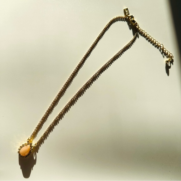 β
Kate Spade New York Gold-Tone Teardrop Crystal Pendant Necklace β
- Picture 7 of 17